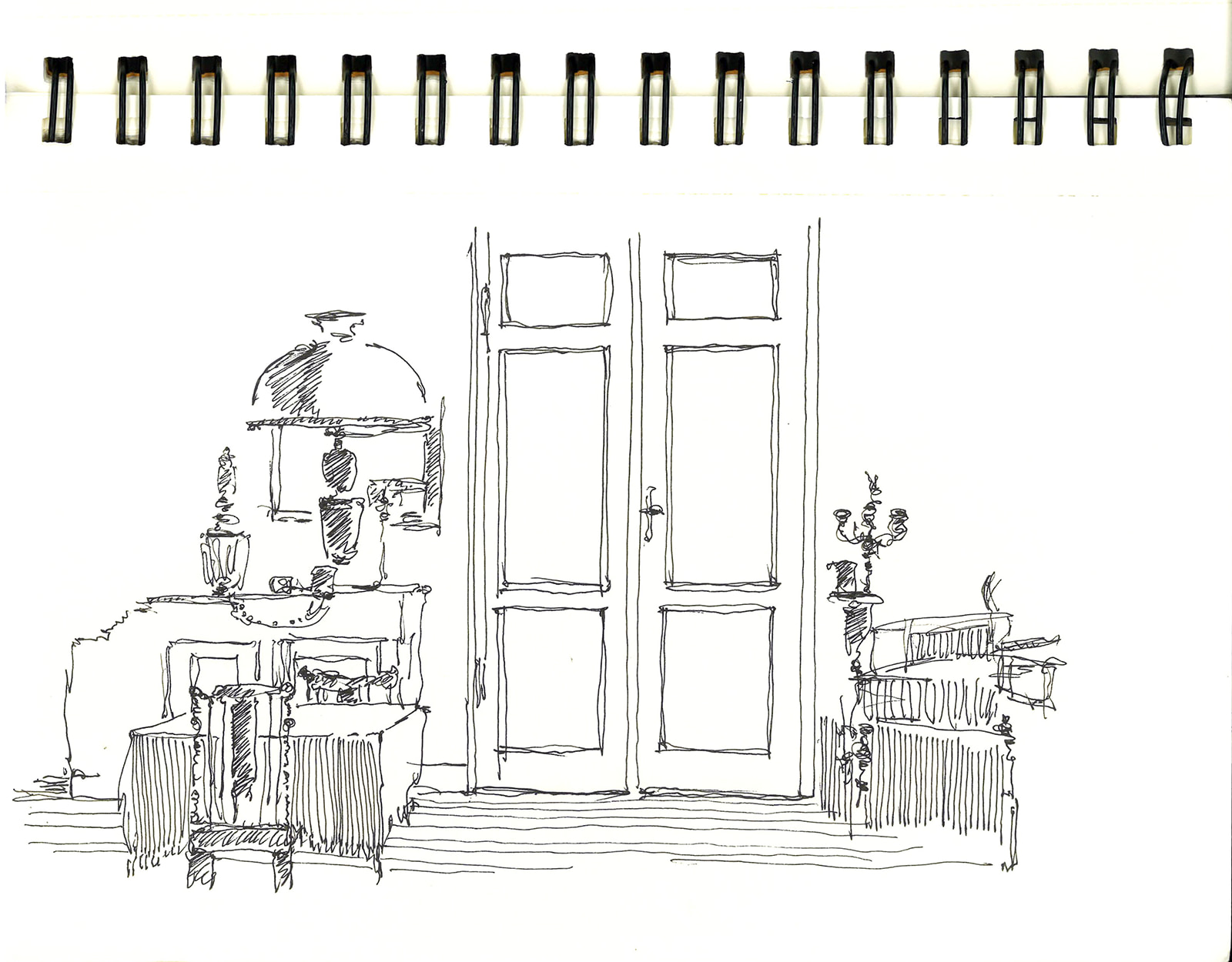 【絵】ヴィヴィアン佐藤さんによる線画。中央に扉、両脇にテーブルと椅子、ランプ、燭台などが描かれる。