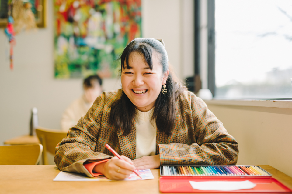 【写真】笑顔の東島さん