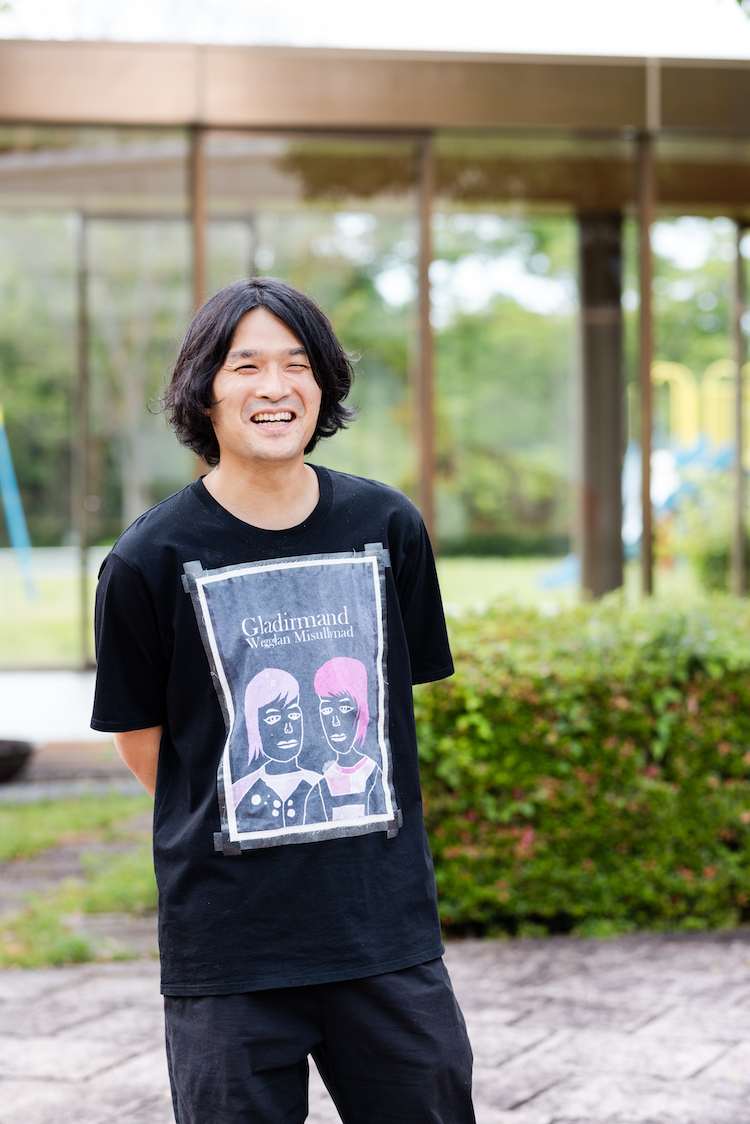 【メインイメージ写真】正面を向いて微笑んでいる山田さん